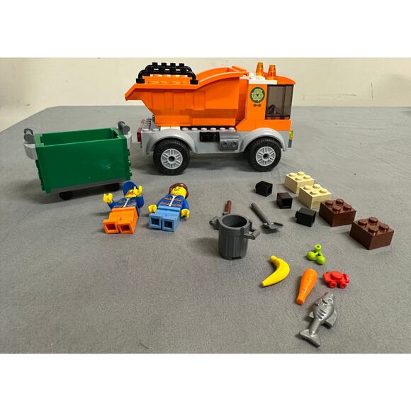 LEGO Garbage Truck City Great Vehicles (60220) Retired - Picture 1 of 3